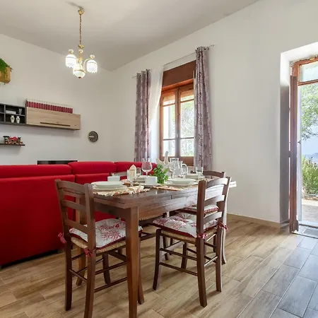 בית נופש Il Belvedere Di Maria Luisa By Interhome באדזי